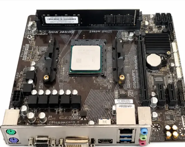 Kit Placa Mãe Gigabyte A320M + AMD A8 9600 + 4GB DDR4
