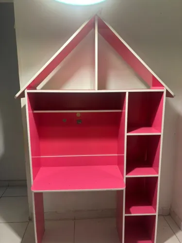 Escrivaninha Infantil com Estante em Formato de Casinha - Rosa