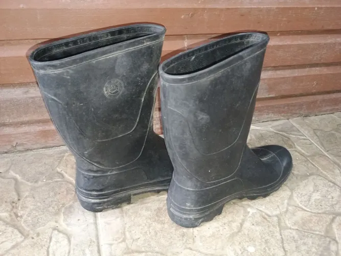 Bota borracha usada