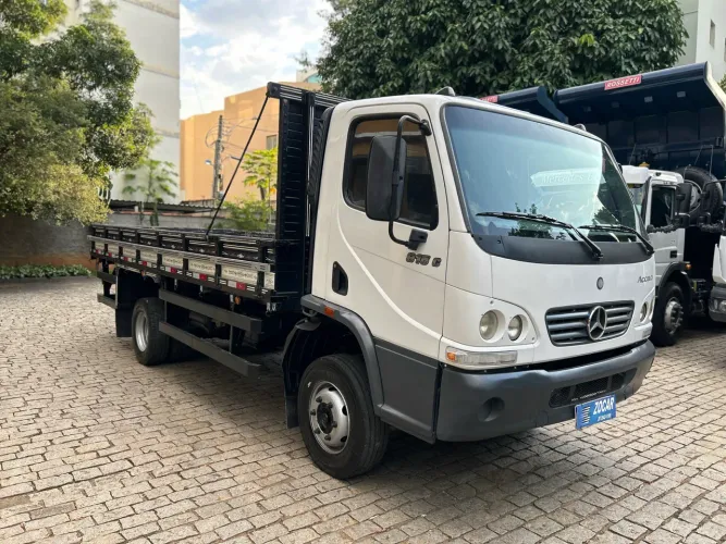 MB 915 Carroceria de Madeira