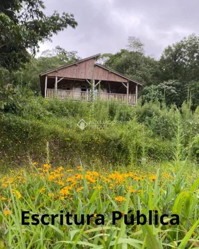 Sítio com 3 hectares a venda em Àguas Mornas em Santa Catarina.