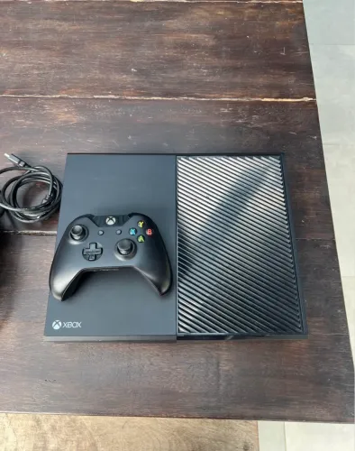 Vendo Xbox one com controle 