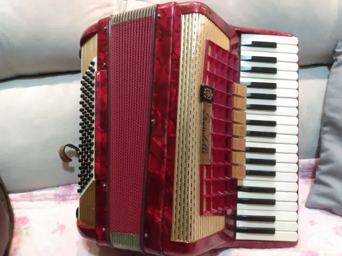 Acordeon Scandalli 80 baixos Favo de Mel Vermelha 