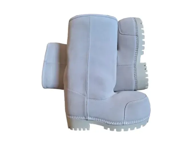 Bota Balenciaga Alaska Fur High Branca