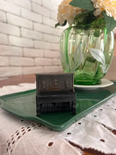 Apontador Colecinável Metal Vintage Formato Piano Vertical 5,5cm