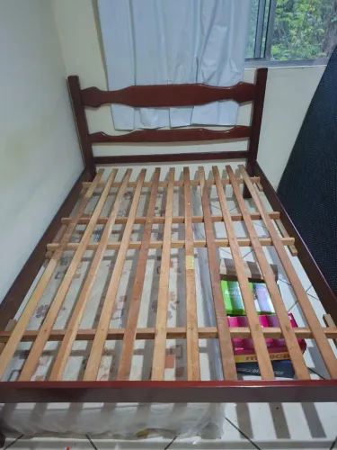 Cama de Casal de Madeira