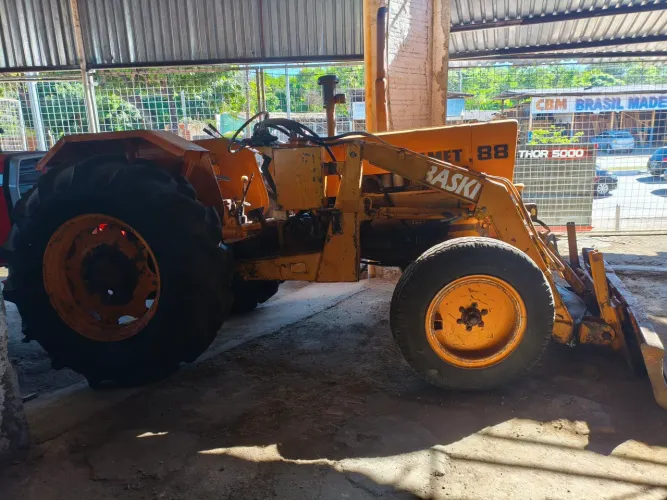 Trator Valmet 88 4x2  Ano 84 C/ Conj. De Lâmina 