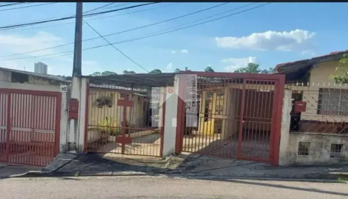 Casa à Venda, Vila Joaquina, sendo 4 casas atualmente alugadas e com salão comercial Jundi