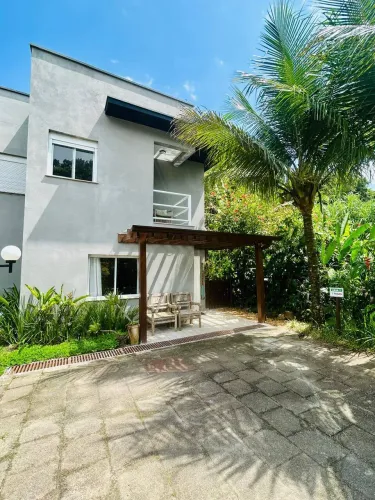 Casa à venda na praia de Barra do Una em Condomínio fechado
