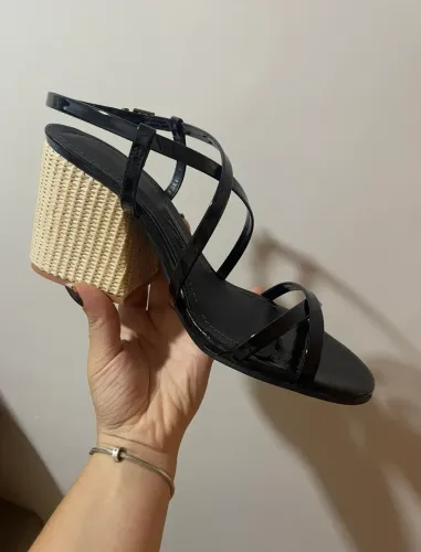 Sandália Santa Lolla nova