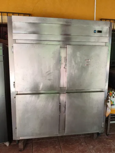Refrigerador Industrial Inox 4 Portas - Excelente Estado e Revisado