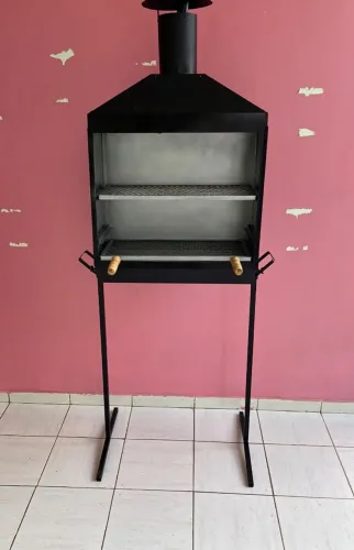 Churrasqueira em aço estado de nova