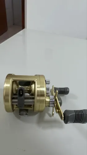 Carretilha de pesca Shimano Calcutta 