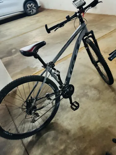 Vende-se 2 BICICLETAS