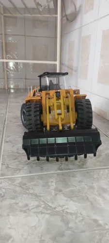 Pá carregadeira de controle remoto WLTOYS 