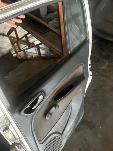 PORTA TRASEIRA UNO WAY