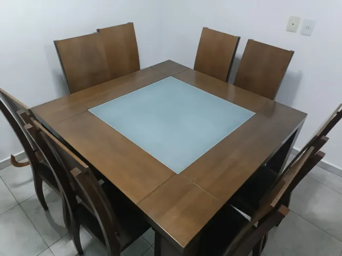 Mesa, 8 cadeiras e buffet