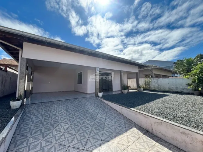 Casa disponível para locação no bairro Margem Esquerda, em Gaspar/SC.