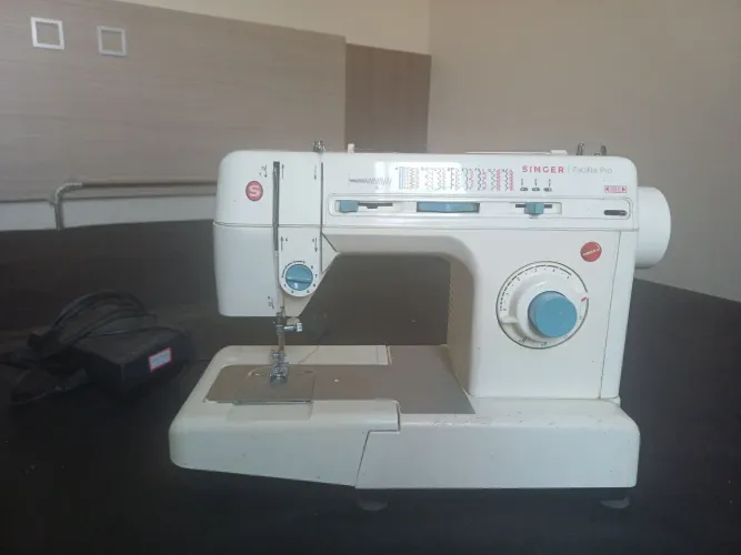 Máquina de costura singer