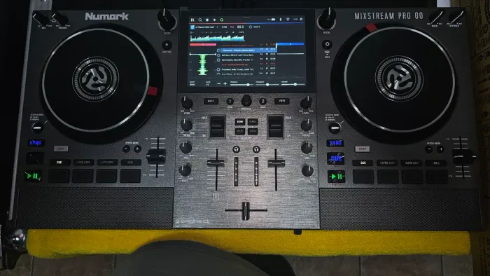 Controladora Numark mixstream pro go