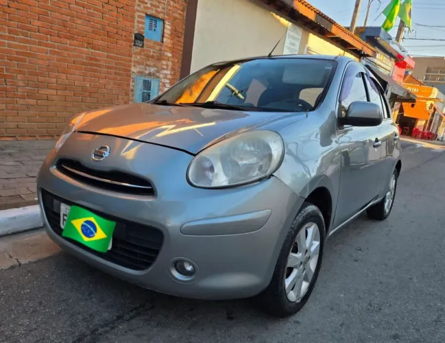 Nissan March SR 1.6 16V Flex Fuel 5P 2013