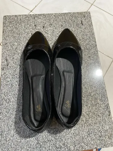 Sapatilha bico fino matelassê - verniz preto