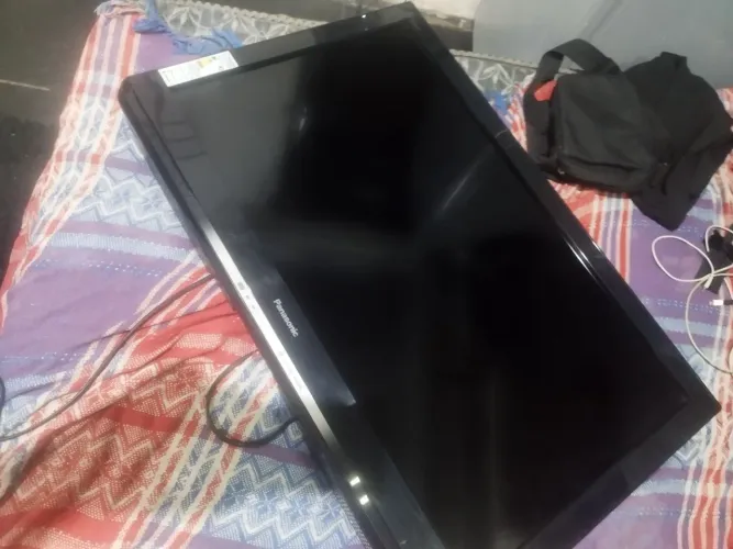Tv 32 Panasonic não é smart mas vai com tv box