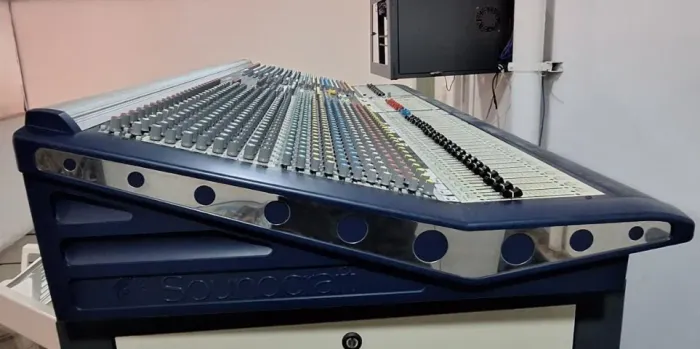 Mesa de som Soundcraft - preço negociável.