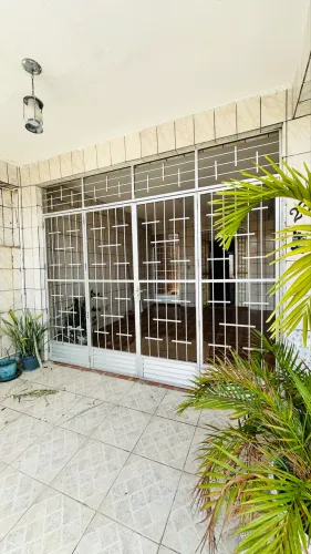 2 Portões  em Alumínio 