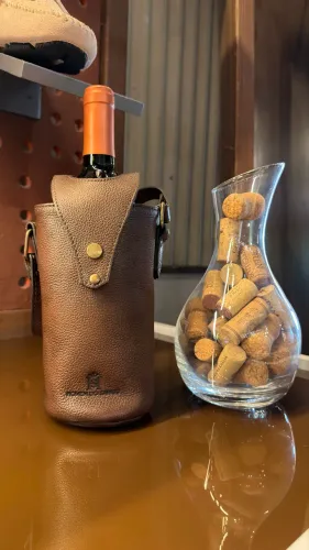 Porta vinho em couro