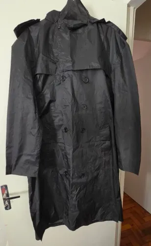 Capa de chuva Preta com capuz 