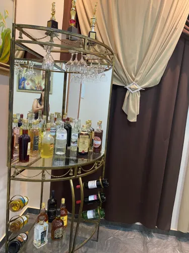 Mesa com 4 lugares mais barzinho de canto