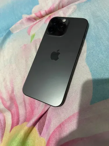 Vendo iPhone pro max 16 impecável