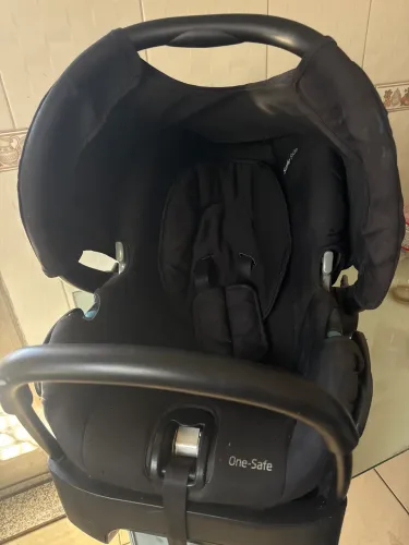 Carrinho + bebê conforto com base Mobi safety
