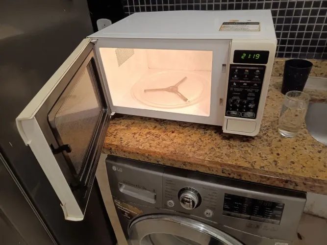 Microondas LG branco tamanho médio rar rel ant apa com nam cas noi 