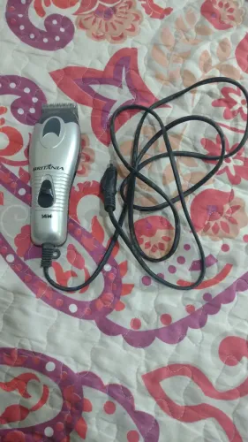 Máquina de cortar cabelo da marca Britânia pouco usada aceito oferta