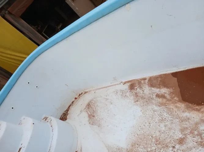 Piscina de fibra usada