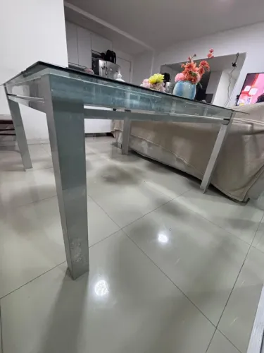 Mesa de vidro 8 lugares Base de alumínio ( não incluso cadeiras)