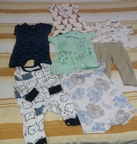 Vendo todos esses itens por 70 reais .Obs: uma das capas do protetor de berço precisa de
