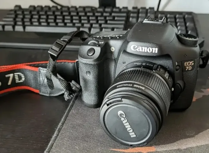 CAMERA CANON 7D + LENTE 18-55MM