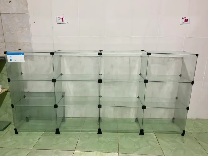 Vitrine de vidro medindo 2 metros!
