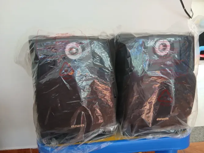 Par de Caixas Aiwa lacrada leia todo o anúncio antes de entrar em contato