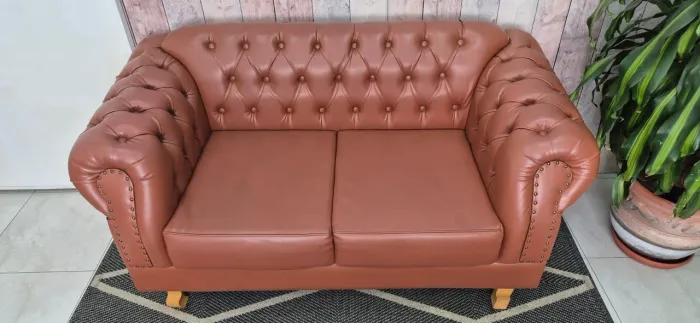 Sofa Chesterfield 2 Lugares 155cm Caramelo 