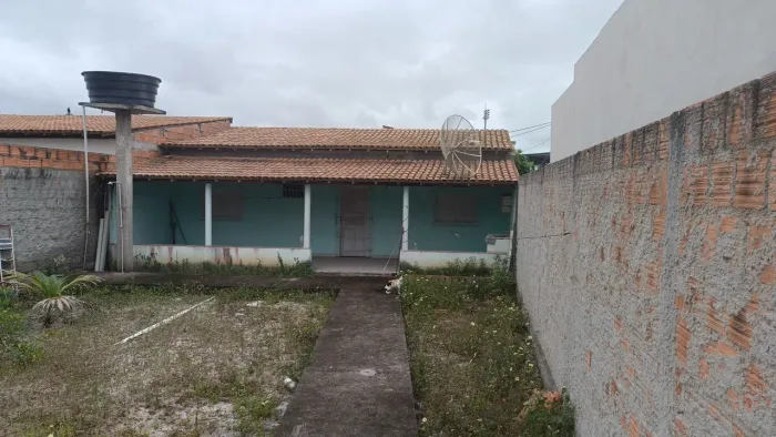 Vende se está casa em prado Bahia, localização bairro ribeira, lugar tranquilo e abenc,