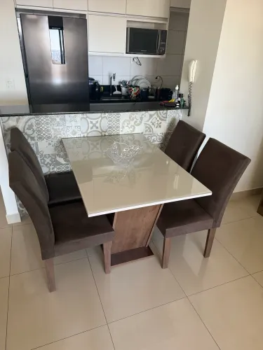 Mesa de jantar 4 lugares excelente estado - cor Canela