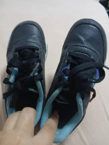 Tênis Adidas infantil 27 numeração 