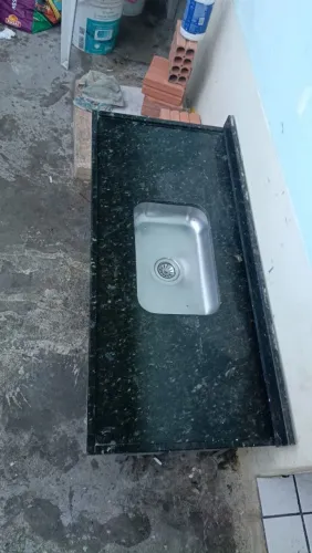 ? Pia de Granito Verde Ubatuba com Cuba Inox - Ótimo Estado
