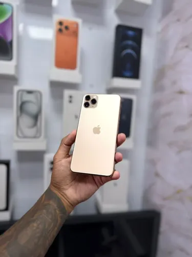 IPHONE 11 PRO MAX 64gb<br>R$ 1.640,00