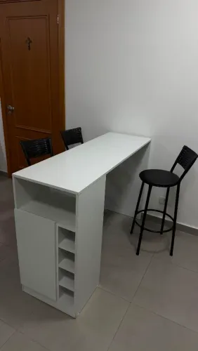 Bancada branca <br>Largura 1,36<br>Comprimento 45<br>Altura 92
