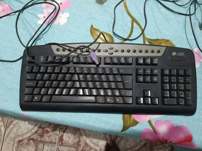 : Teclado para PC Conector PS/2 Marca Login